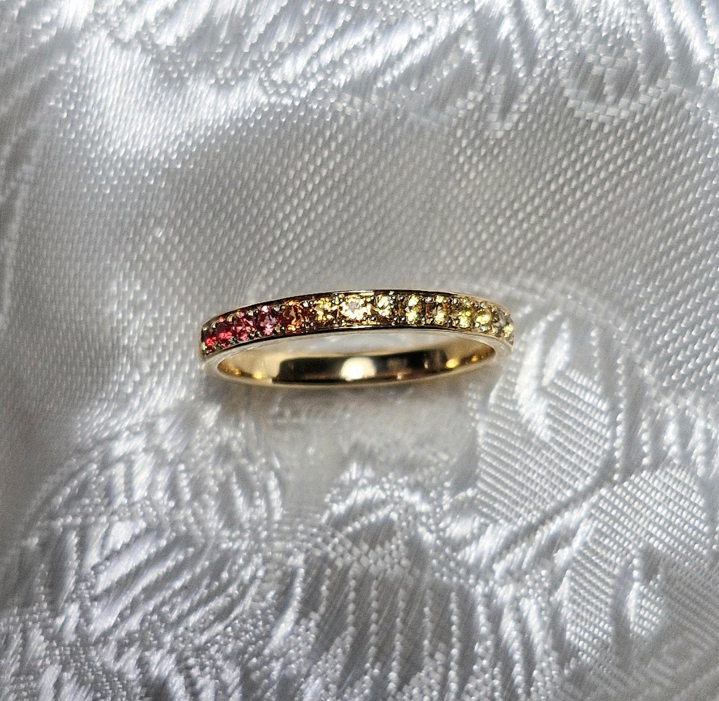 Alliance mit Saphir Multicolor in Gold 18K.