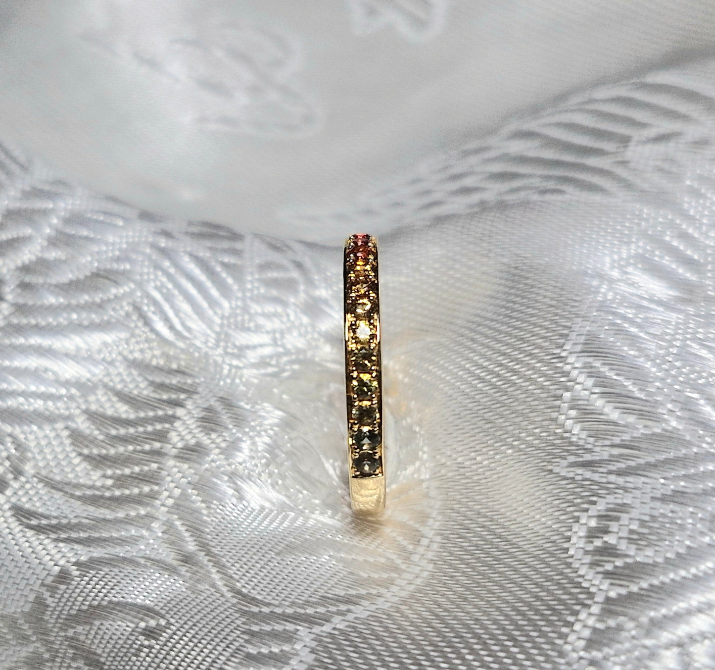 Alliance mit Saphir Multicolor in Gold 18K.