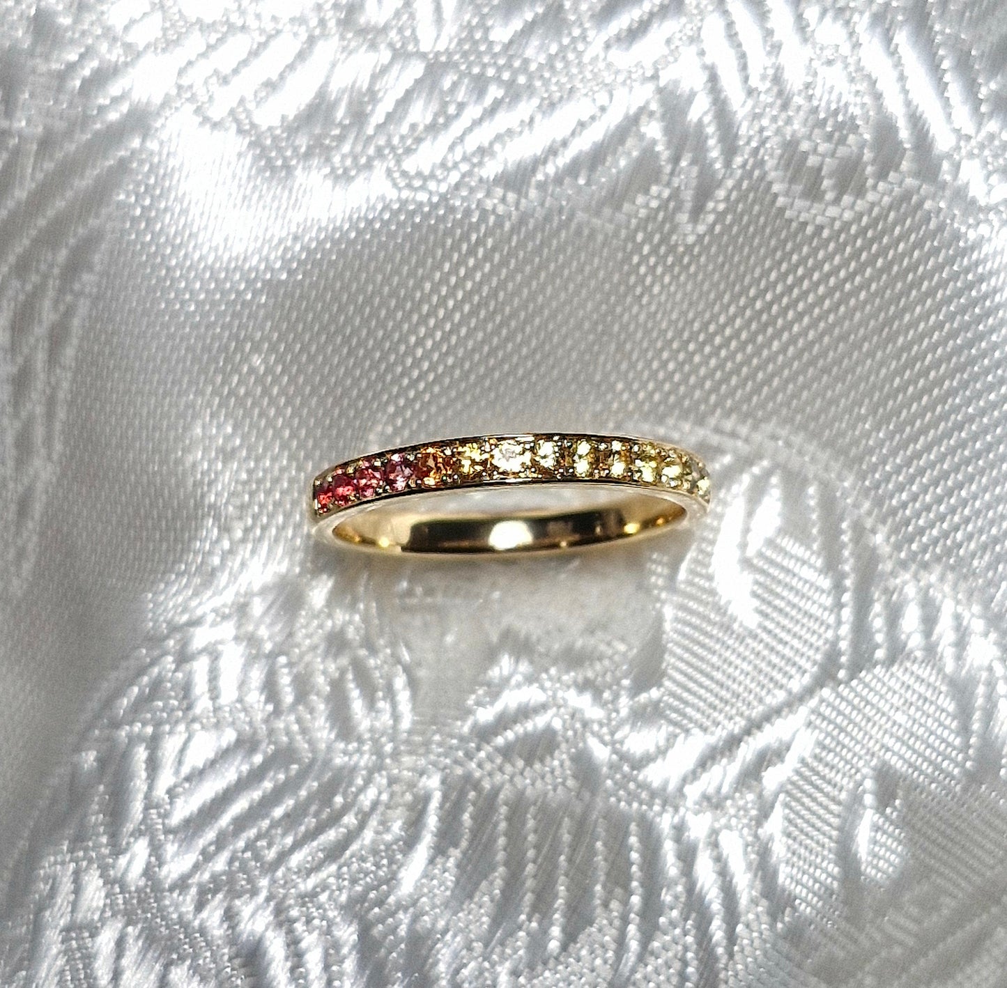 Alliance mit Saphir Multicolor in Gold 18K.