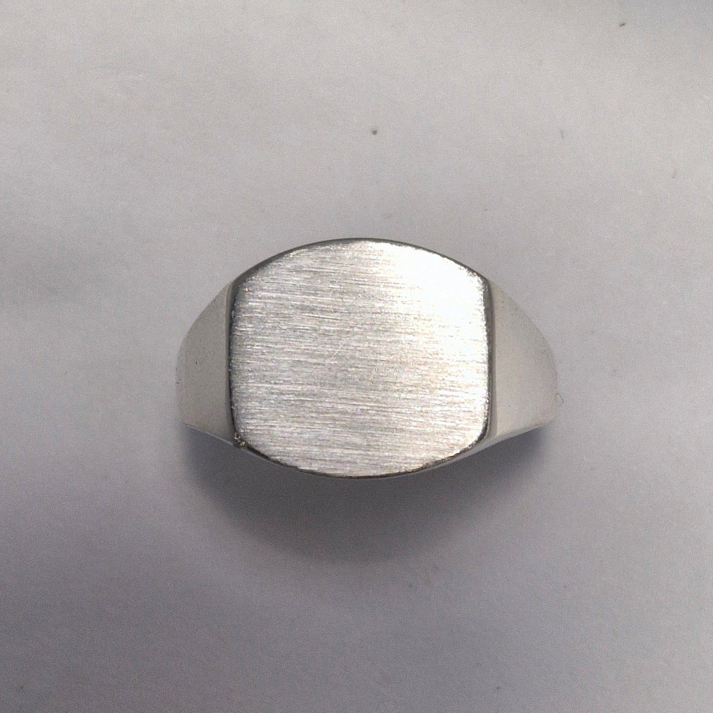 Siegel Ring mit gewünschter Lasergravur (Motive, Symbole, Wappen, ect.)