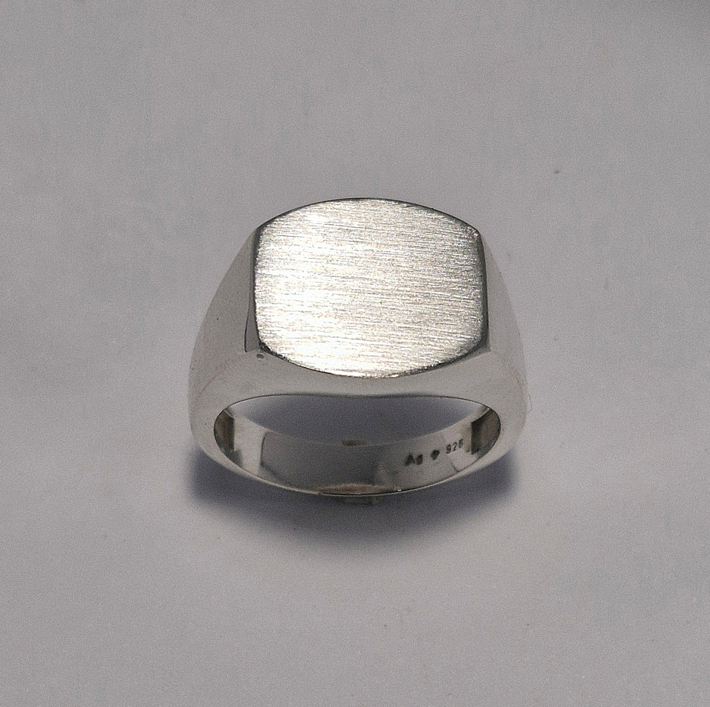 Siegel Ring mit gewünschter Lasergravur (Motive, Symbole, Wappen, ect.)