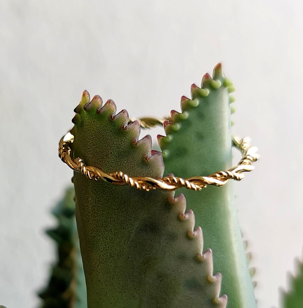Filigraner 18K Goldring – Gedrehtes Design, handmade