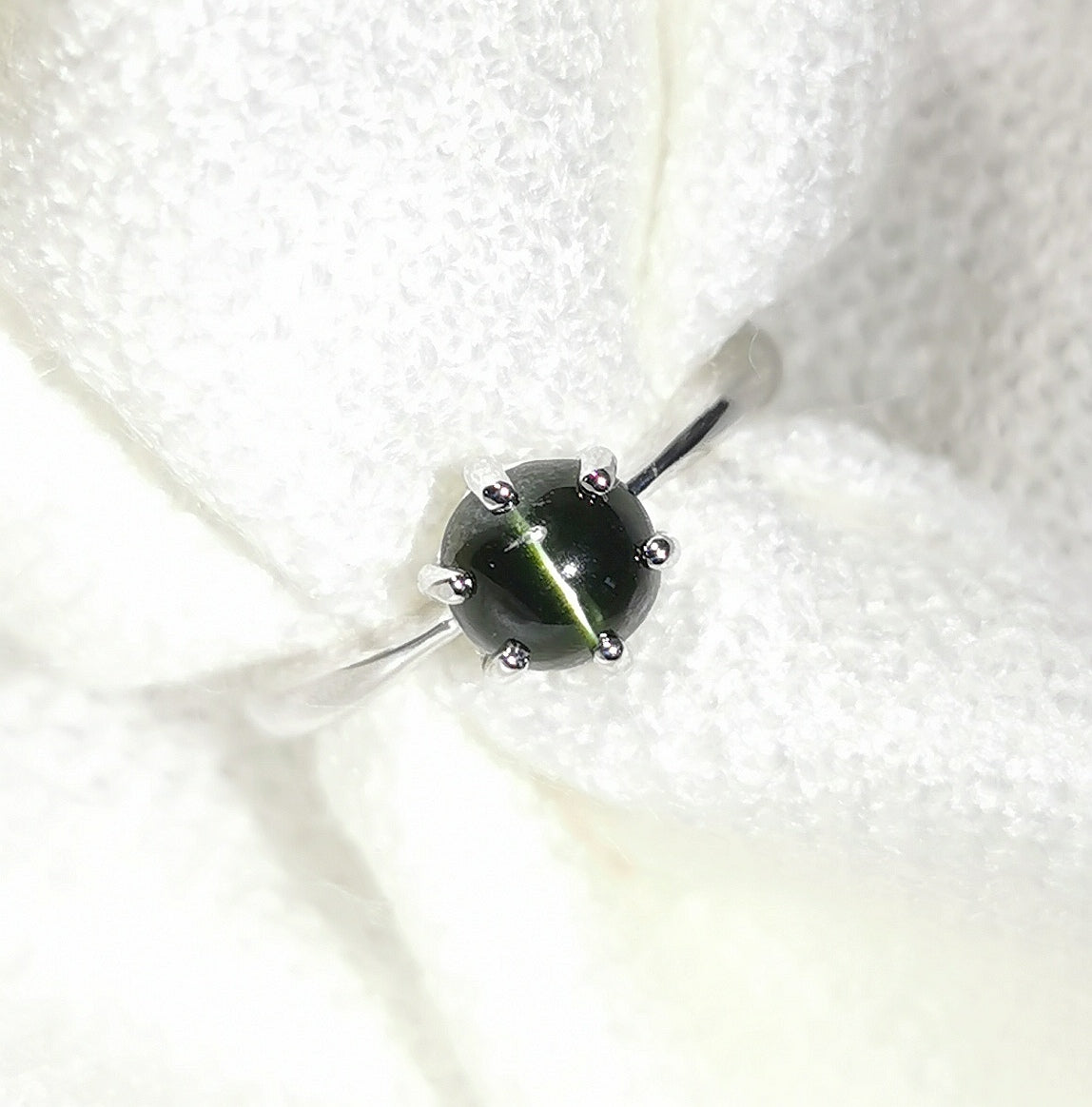 Ring with Chrome Diopside Cat Eye
