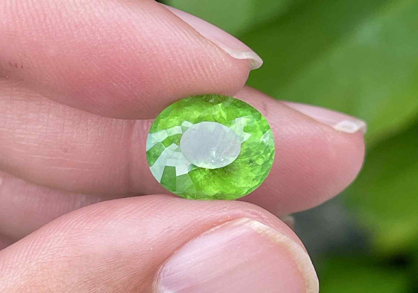 Paraiba Turmalin 8.30 ct – Vivid Green Oval mit JGTL-Zertifikat