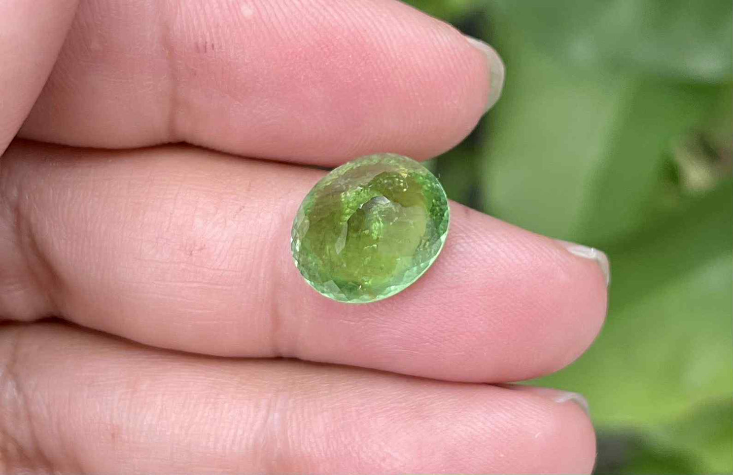 Paraiba Turmalin 8.30 ct – Vivid Green Oval mit JGTL-Zertifikat