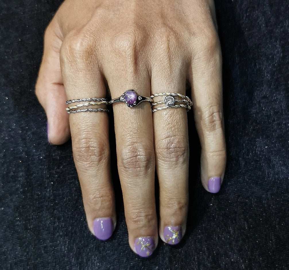 Bague saphir étoilé et 2 diamants taille brillant, or blanc 750