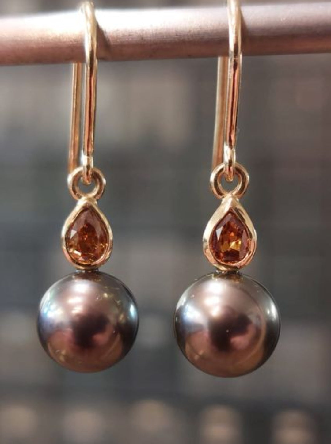 Boucles d'oreilles perles de Tahiti et diamants bruns