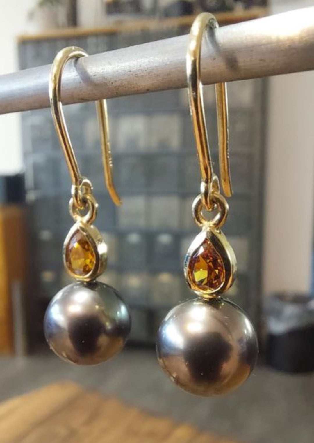 Boucles d'oreilles perles de Tahiti et diamants bruns