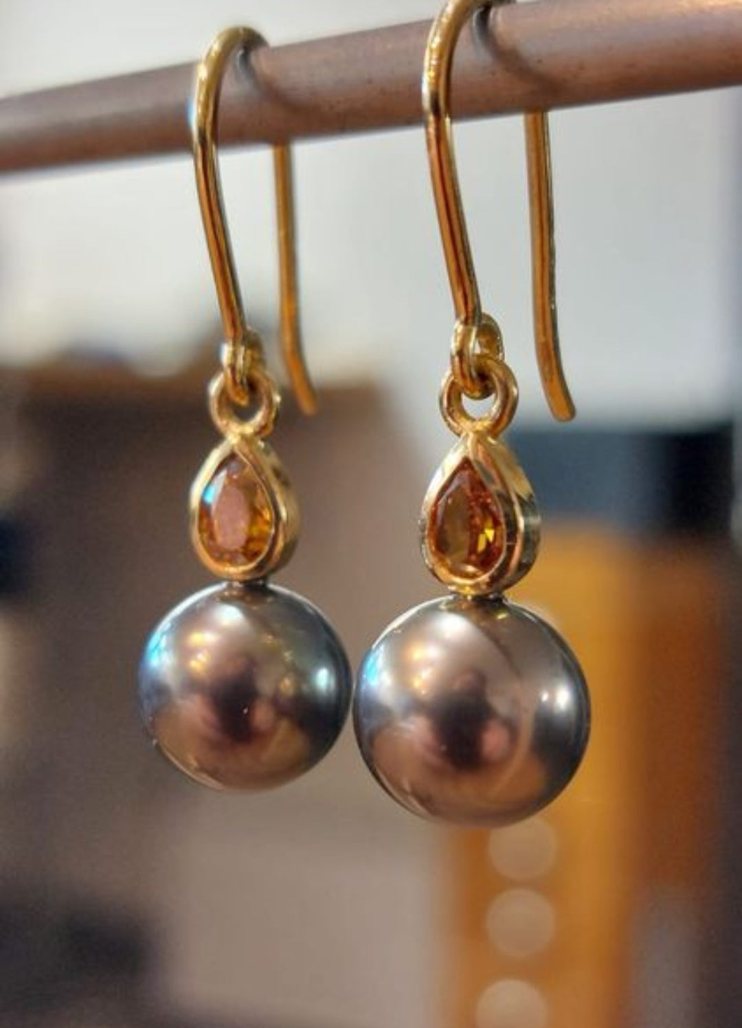 Boucles d'oreilles perles de Tahiti et diamants bruns