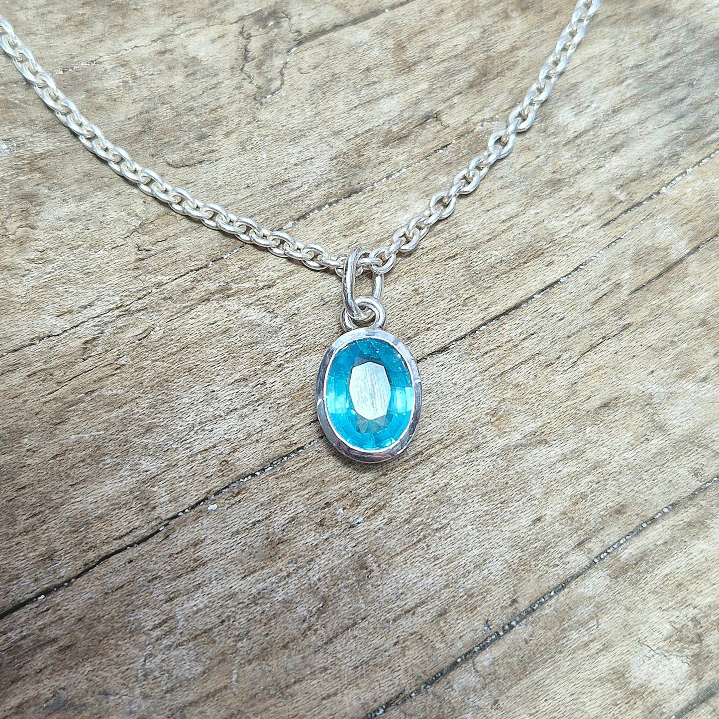 Apatit Anhänger 1.77ct. - Jewelry & Gems - Fisher Design