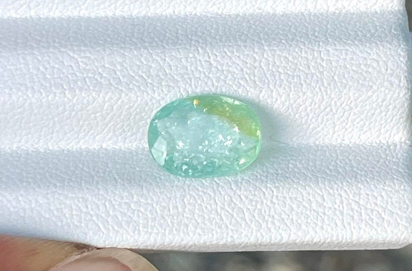Paraiba Turmalin 2.32ct oval, grünlich-blau, JGTL Zertifikat