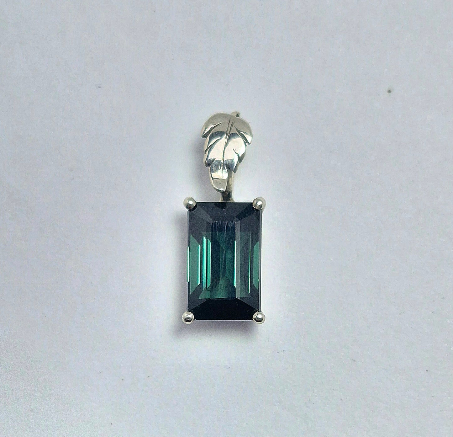 Turmalin Anhänger 3.49ct. mit Zertifikat