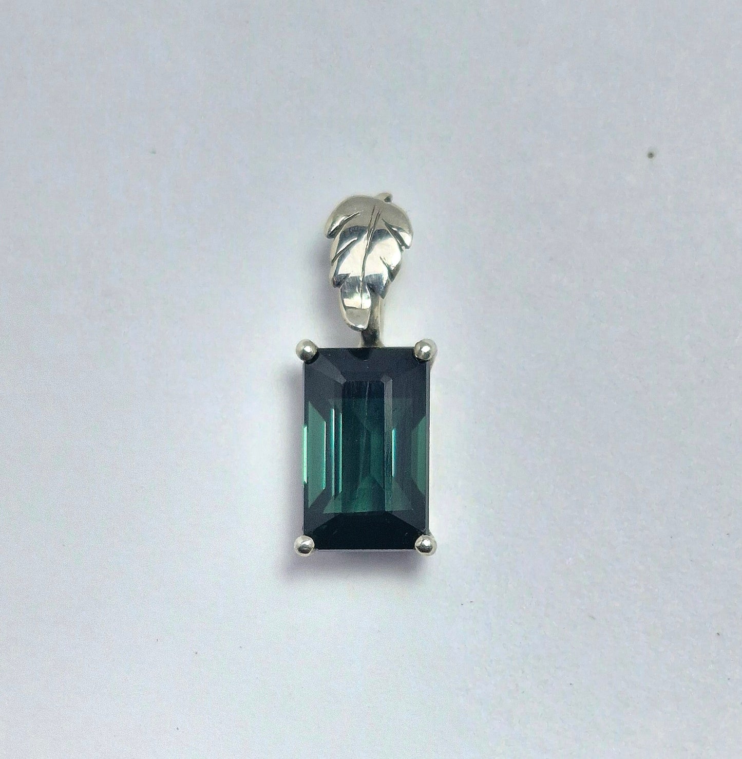Turmalin Anhänger 3.49ct. mit Zertifikat