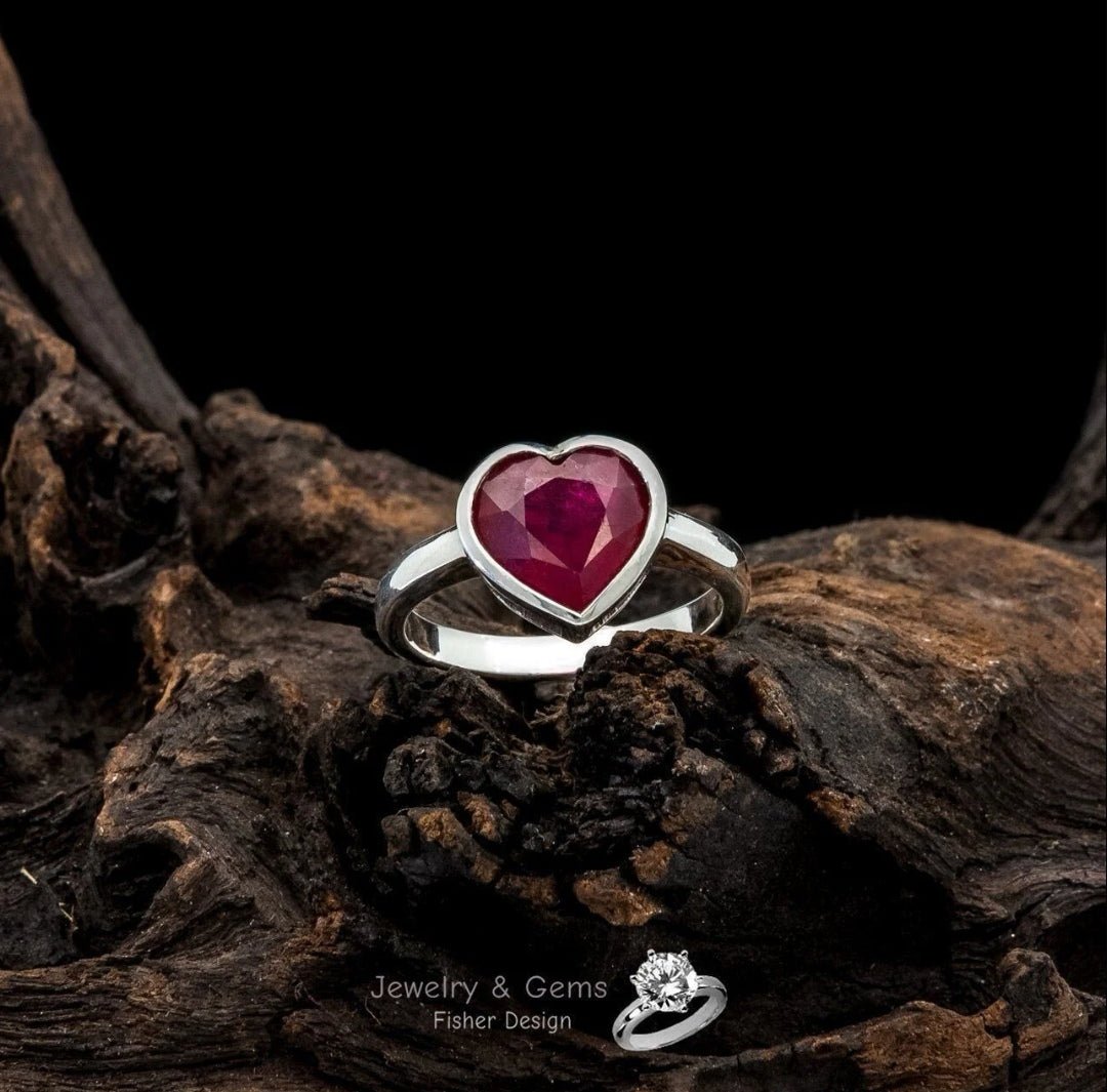 Rubin Herz Ring Silber 925 handgefertigt – 4.8ct Unikat rhodiniert - Jewelry & Gems - Fisher Design