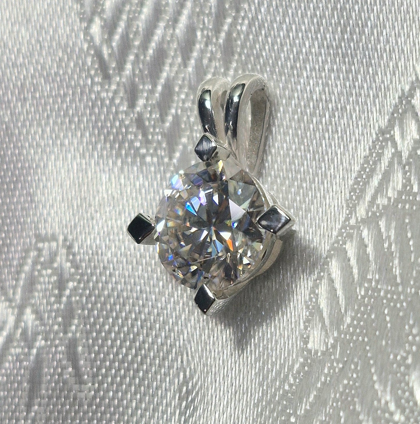 Moissanite Anhänger 4.0ct.