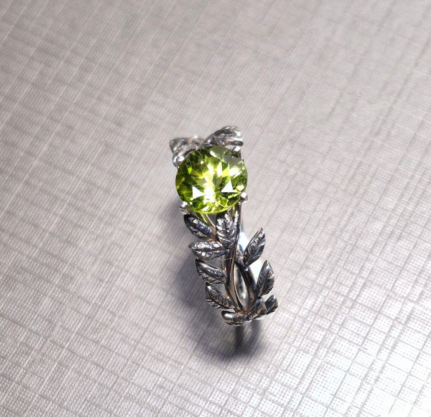 Peridot floral Ring