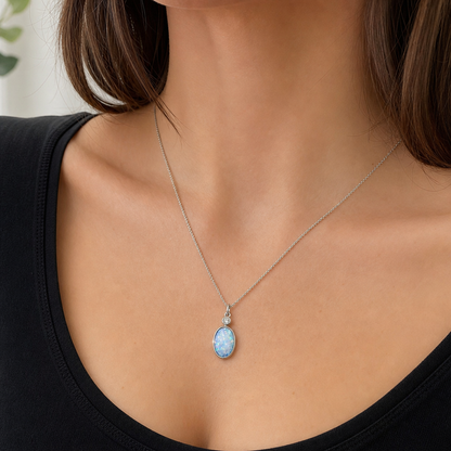 Opal Anhänger in Weissgold 18K. mit Cognac Brillant