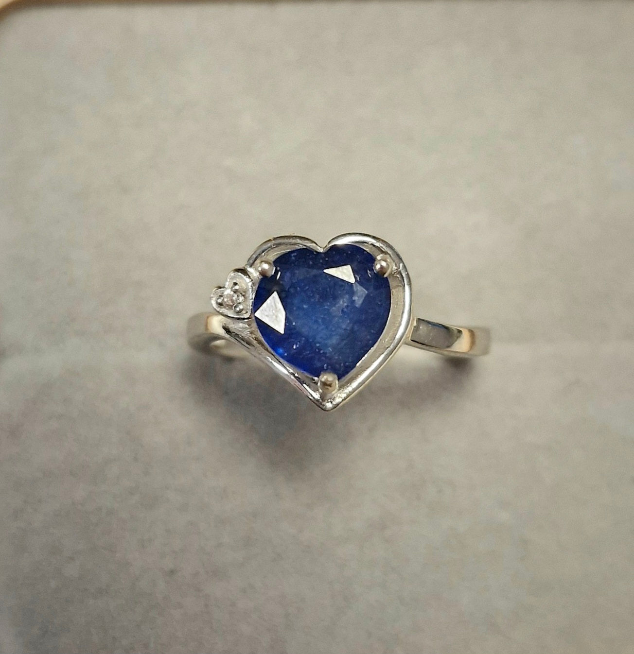 Saphir Herz Ring 925 Silber rhodiniert – 8x8 mm. mit Zirkonia