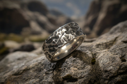 Damenring 925 Silber handgefertigt – 8 mm breit, massiv, teilgeschwärzt