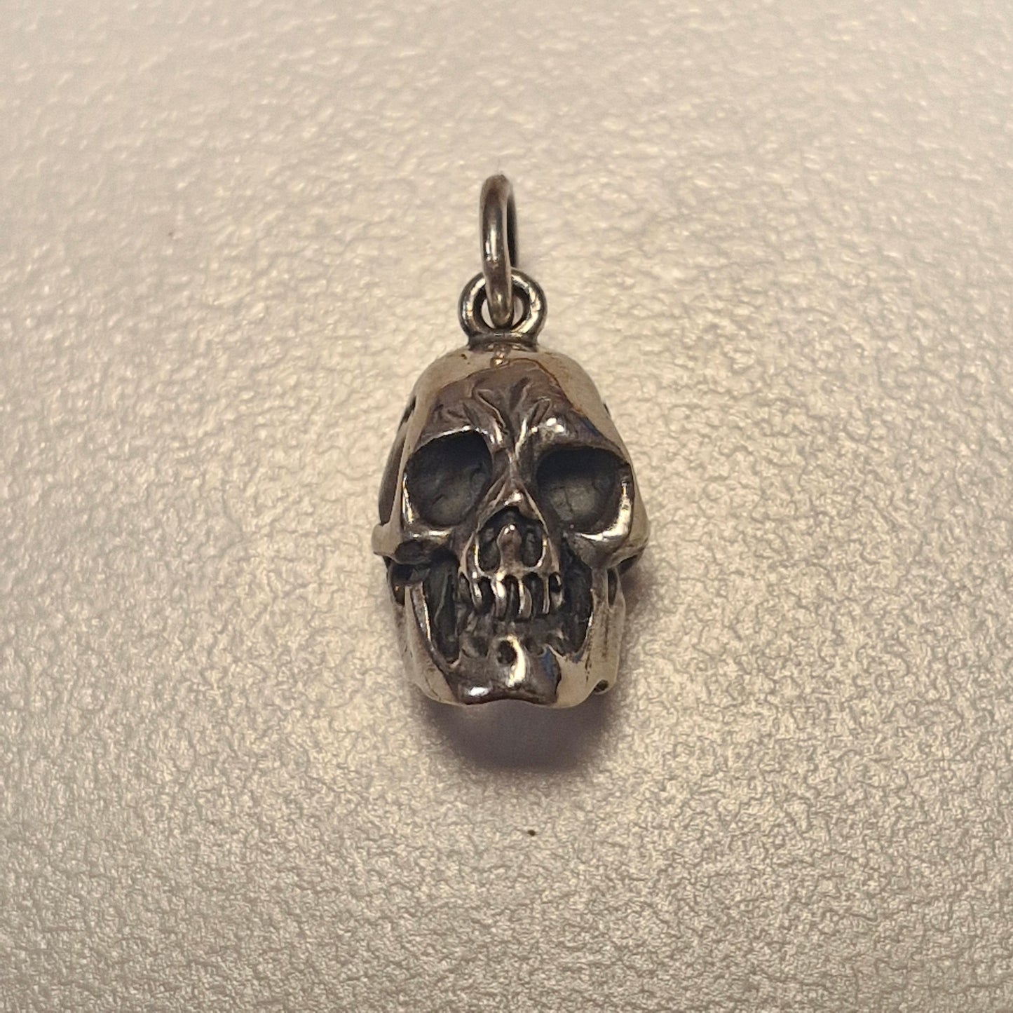 Pendentif tête de mort en argent 925