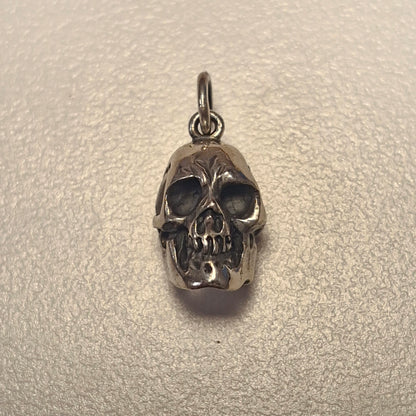 Pendentif tête de mort en argent 925