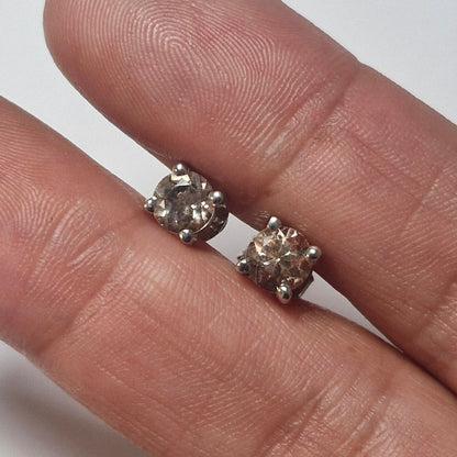 Boucles d'oreilles clous morganite 5mm.