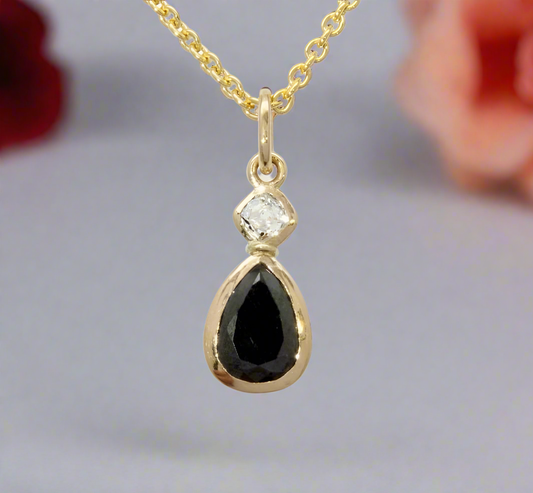 Handgefertigter Diamant-Anhänger aus 18K Gelbgold mit 1.77 ct. Diamant. Luxuriöses Design, hochwertig verarbeitet und perfekt für besondere Anlässe.