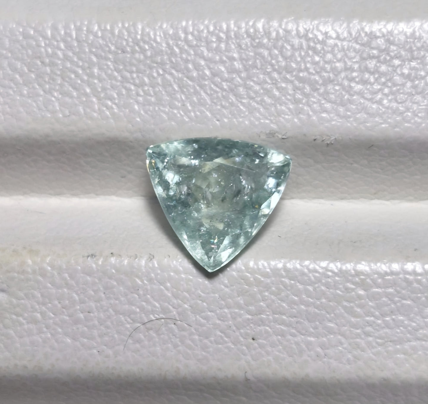 Paraiba Turmalin 2.10 ct Triangel – Grünlich Blau, Mosambique, Zertifikat