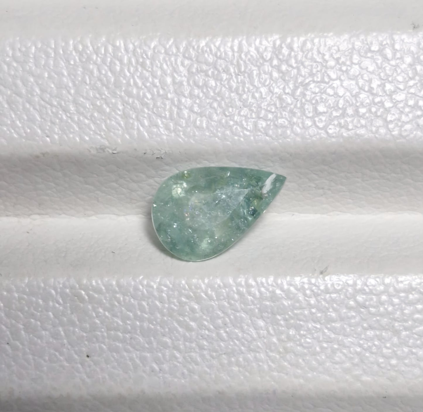 Paraiba Turmalin 1.37 ct Tropfen – Natürlich, Mosambique, Zertifikat