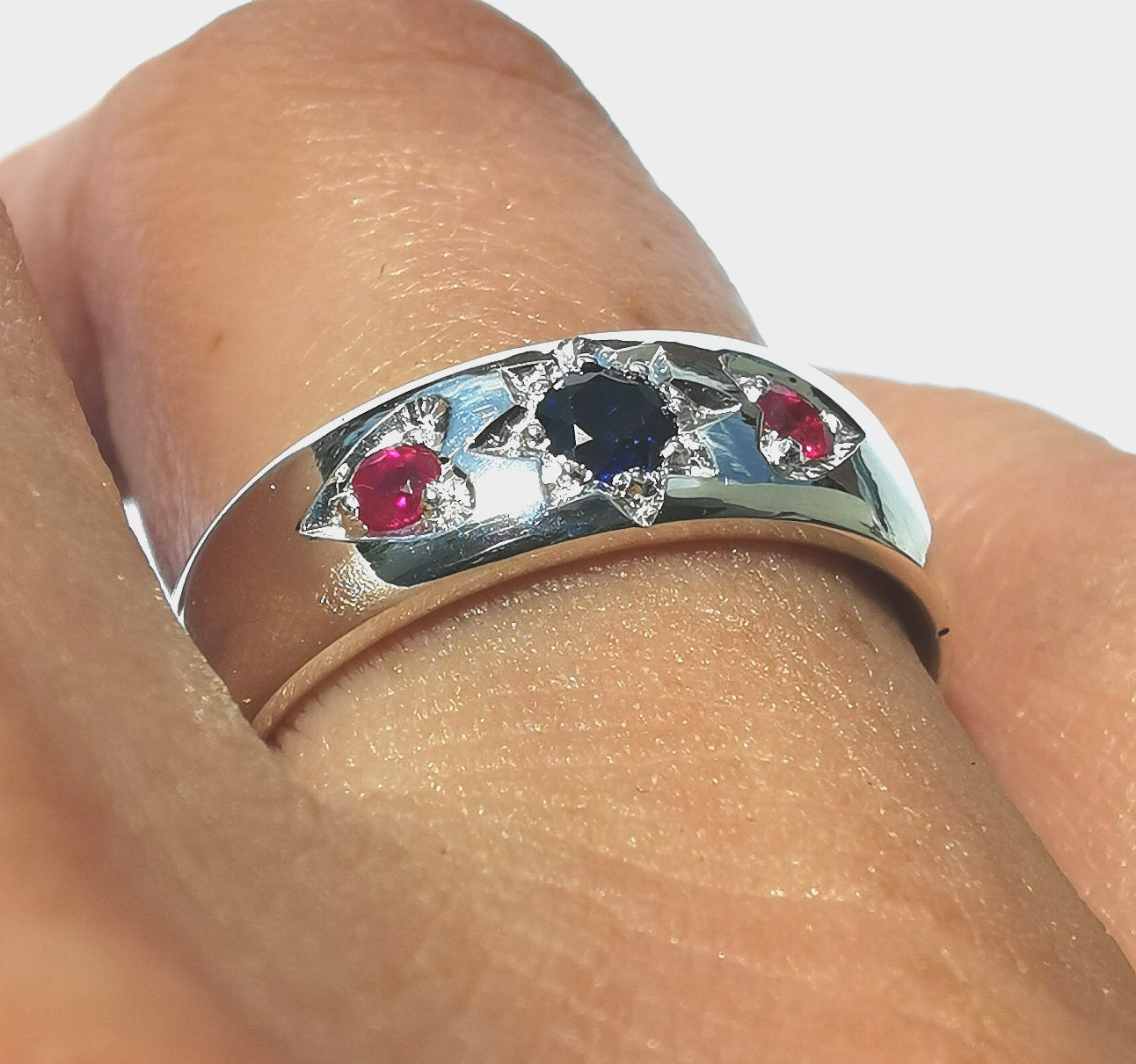 Bague avec saphir et rubis