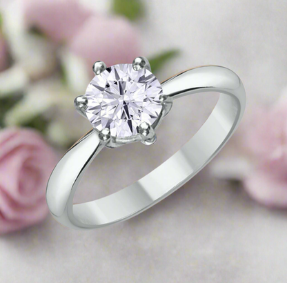 Hochwertiger Moissanite Solitär Ring mit makelloser Brillanz, der in einem edlen Edelmetall gefasst ist. Der strahlende Moissanite bietet ein einzigartiges Funkeln, das mit Diamanten konkurriert. Perfekt als Verlobungsring, Geschenk oder stilvolles Schmuckstück für den Alltag. Nachhaltig, ethisch und luxuriös – der ideale Ring für besondere Momente.
