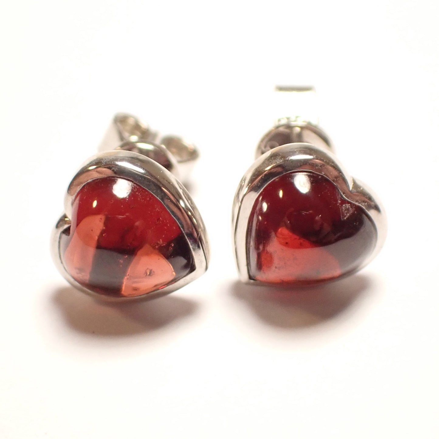 Granat Herz Ohrstecker 3.52ct. Silber 925 rhodiniert – Cabochon