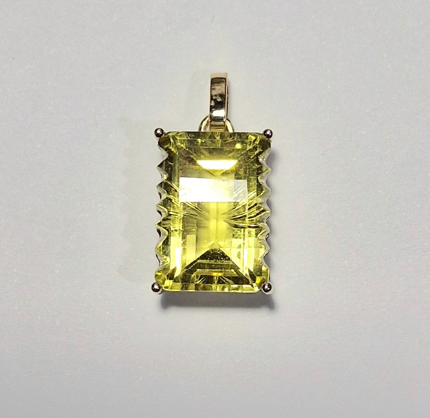Gelbgoldanhänger mit Lemonquarz - Jewelry & Gems - Fisher Design