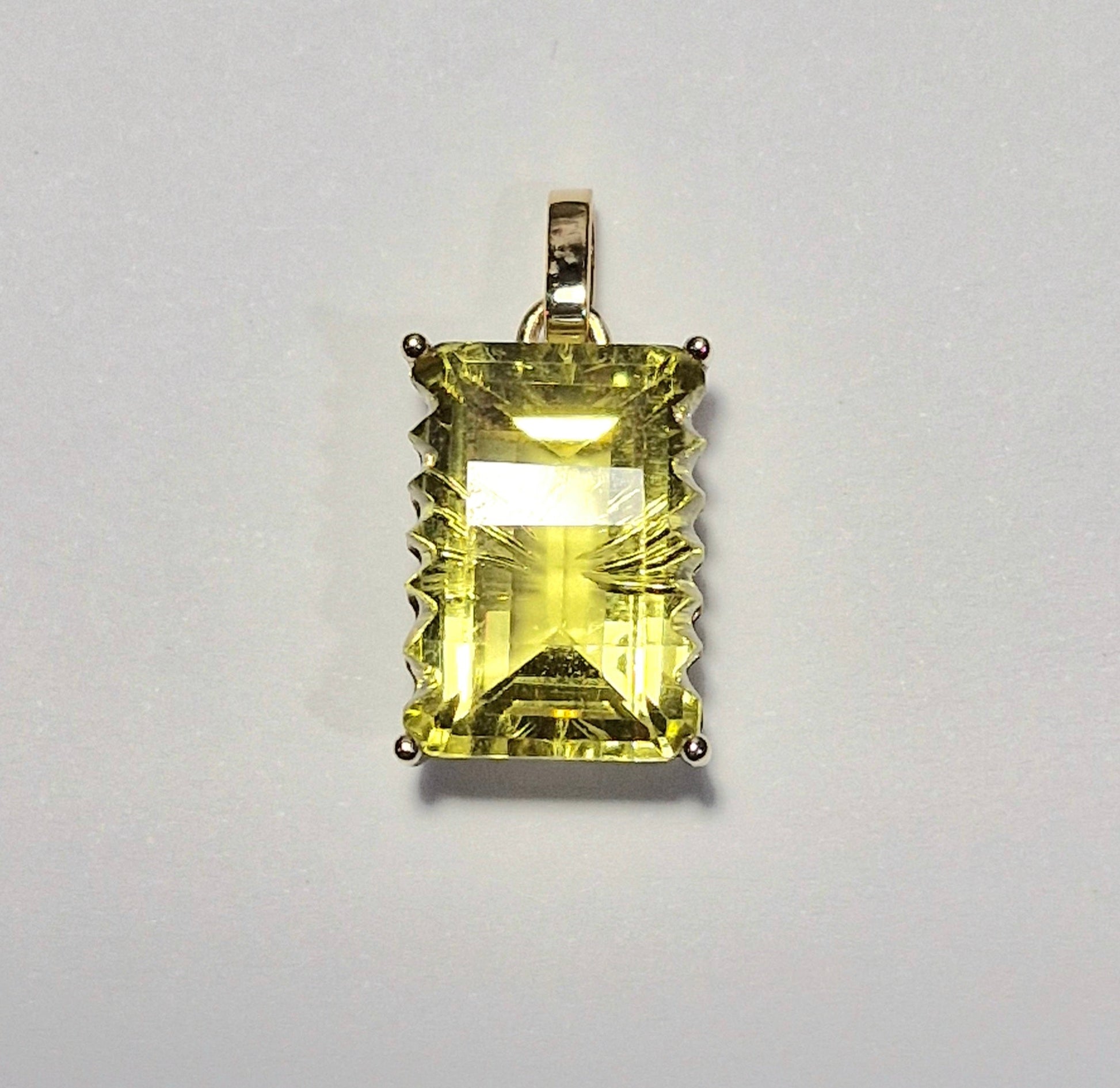Gelbgoldanhänger mit Lemonquarz - Jewelry & Gems - Fisher Design