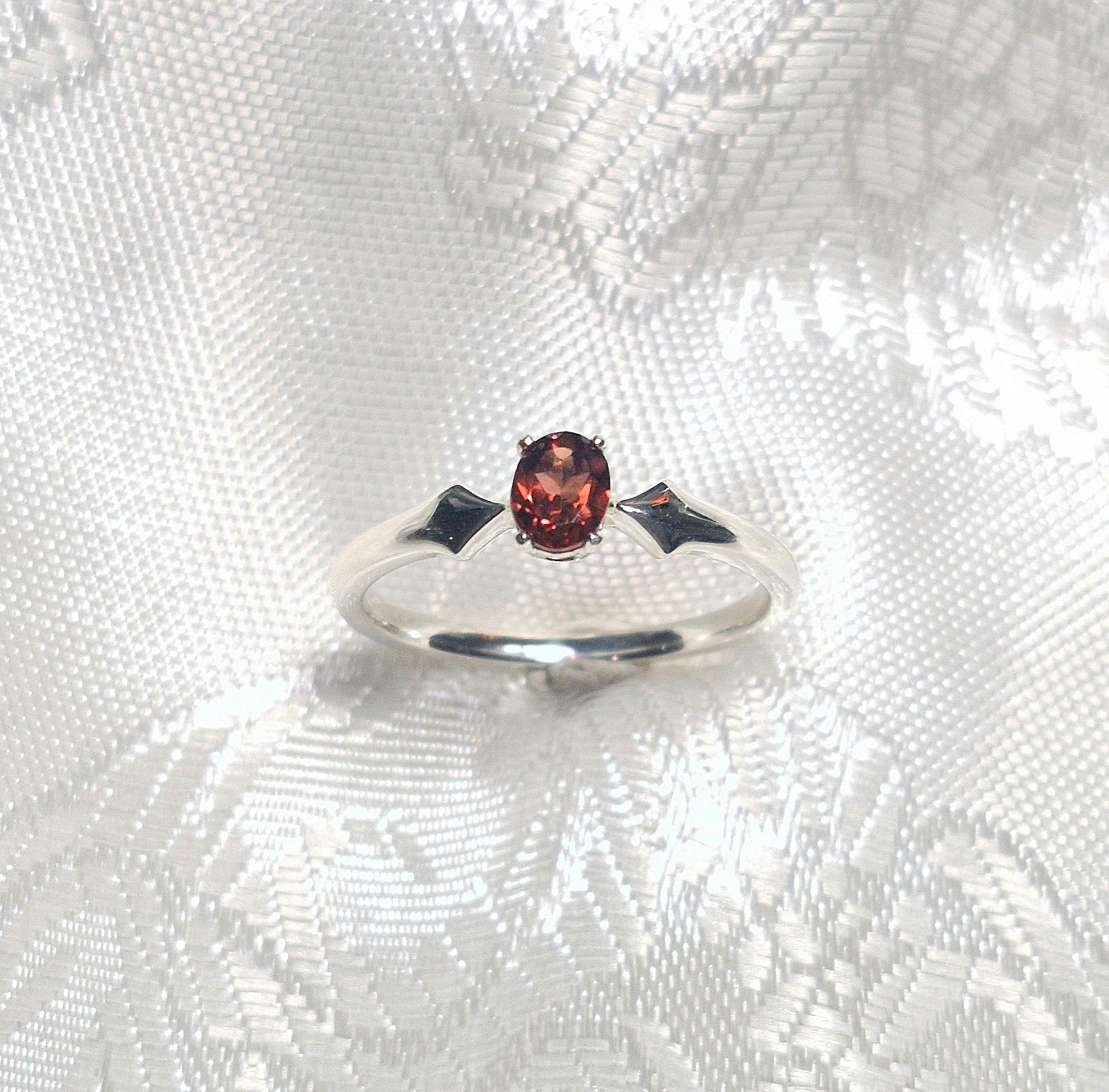 Granat Ring - Jewelry & Gems - Fisher Design