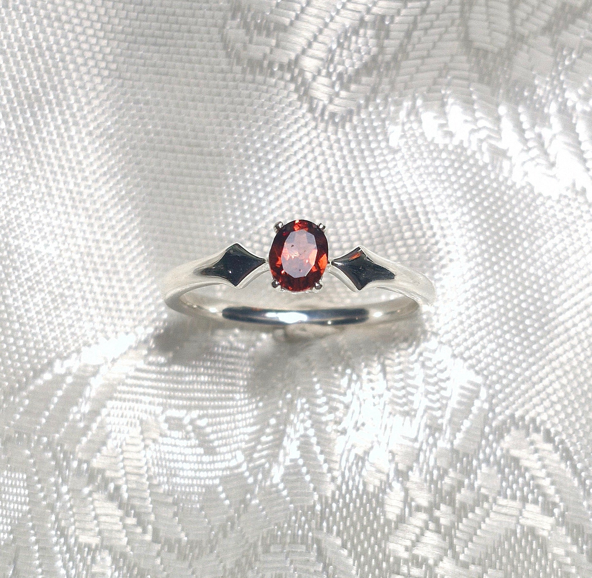 Granat Ring - Jewelry & Gems - Fisher Design
