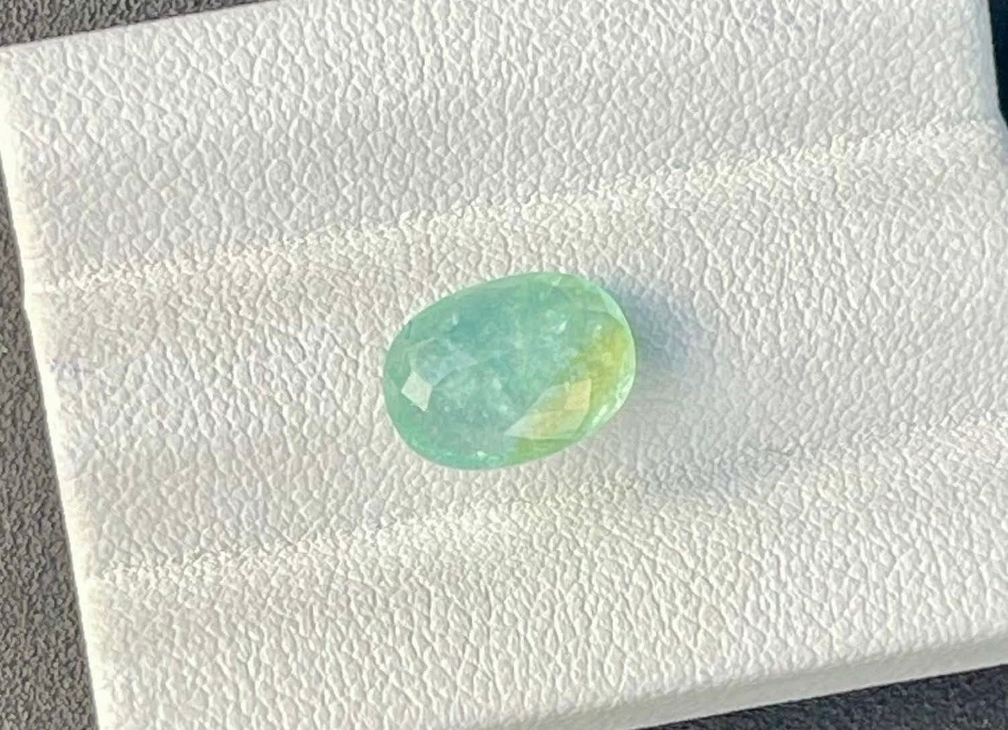 Paraiba Turmalin 2.32ct oval, grünlich-blau, JGTL Zertifikat