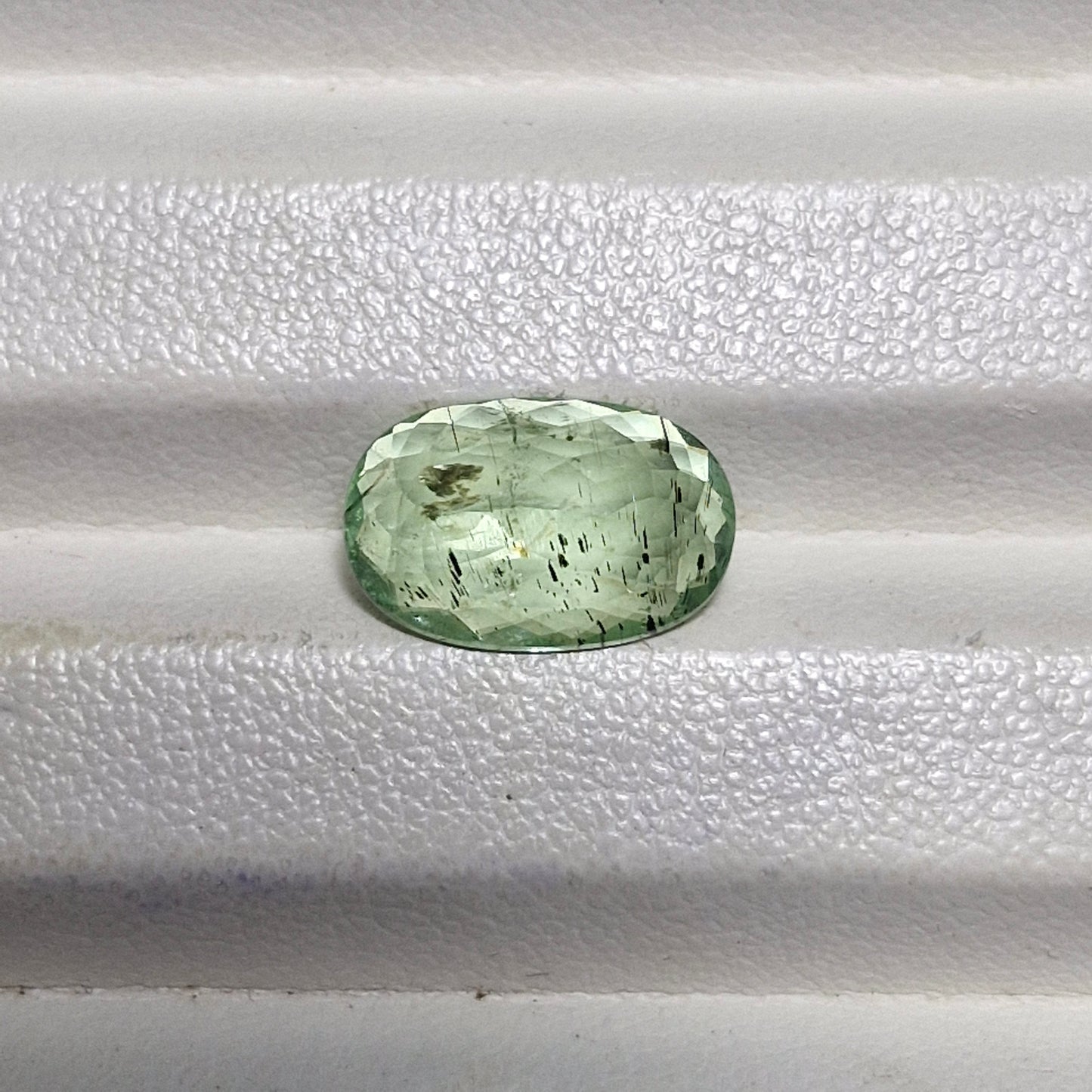 Paraiba Turmalin 3.25ct mit Nadeln, JGTL Zertifikat