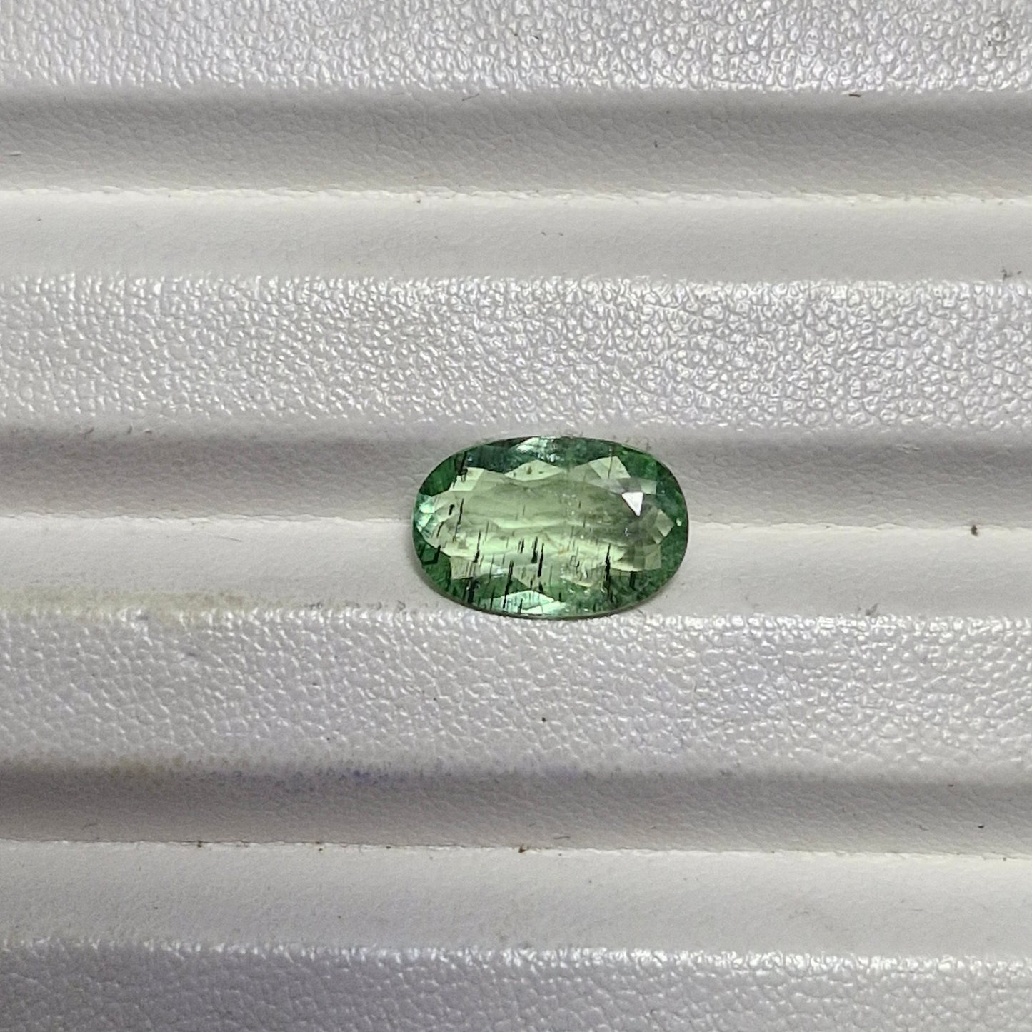 Paraiba Turmalin 3.25ct mit Nadeln, JGTL Zertifikat