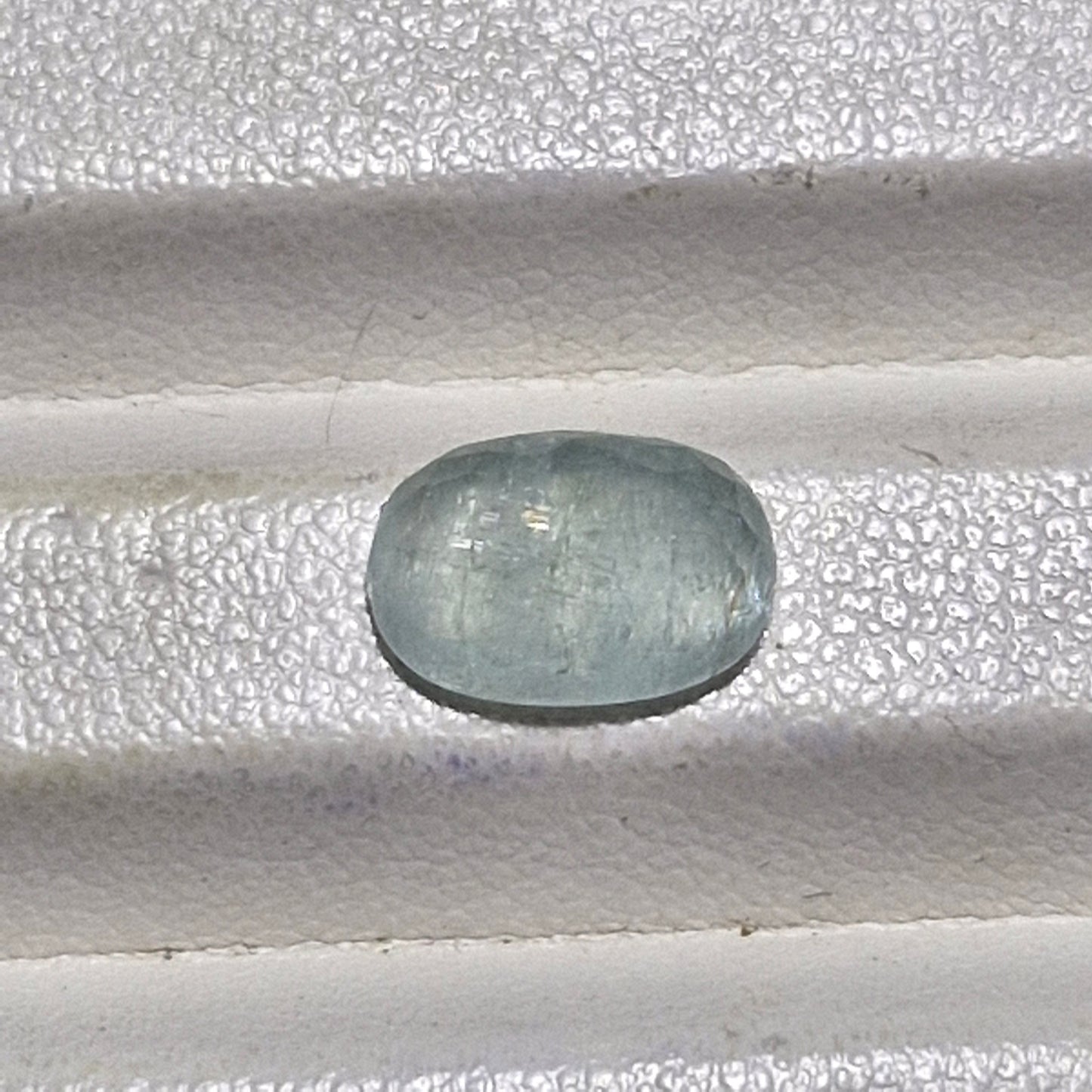 Paraiba Turmalin 2.86ct oval, hellblau, JGTL Zertifikat