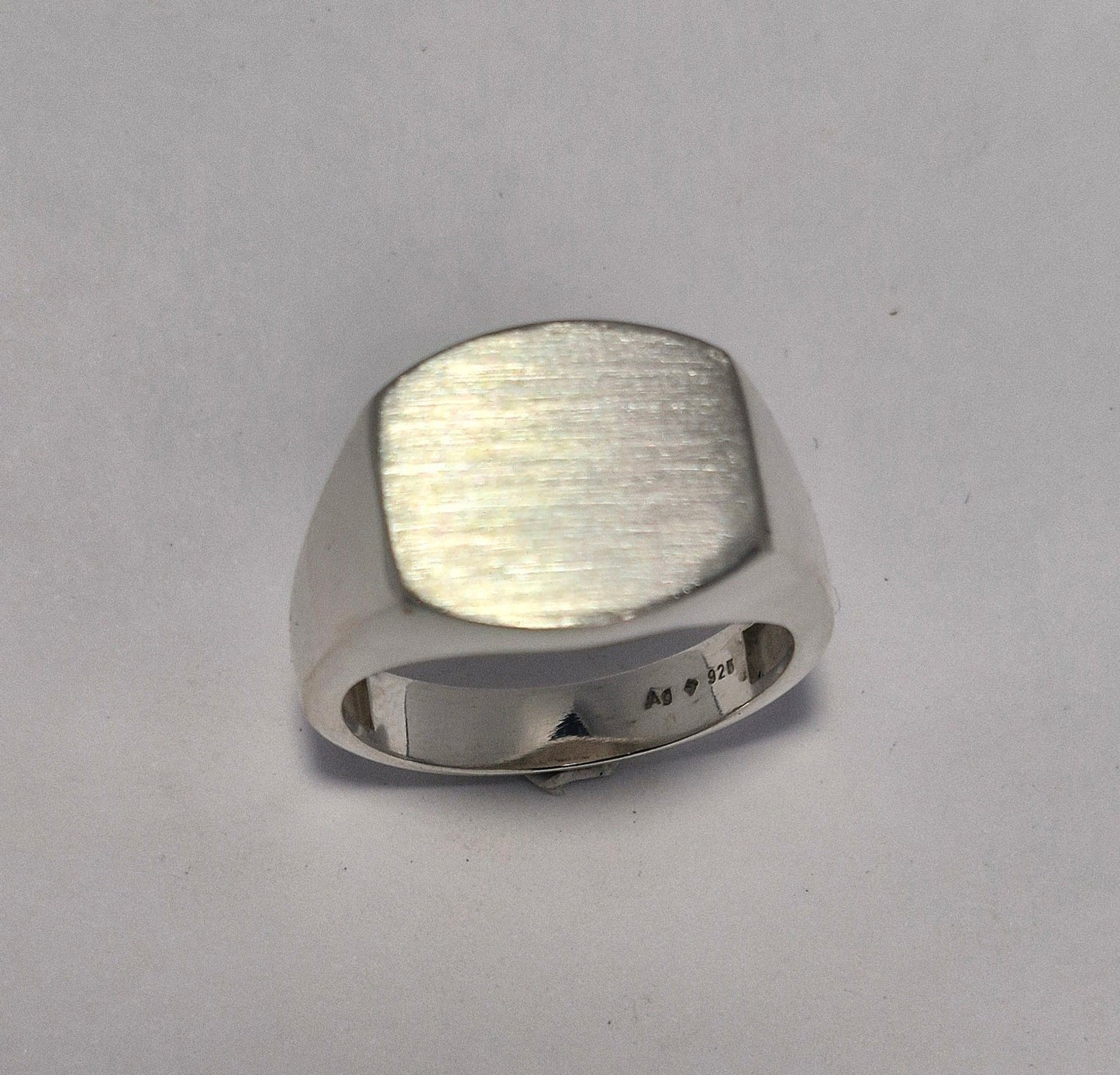 Siegel Ring mit gewünschter Lasergravur (Motive, Symbole, Wappen, ect.) - Jewelry & Gems - Fisher Design