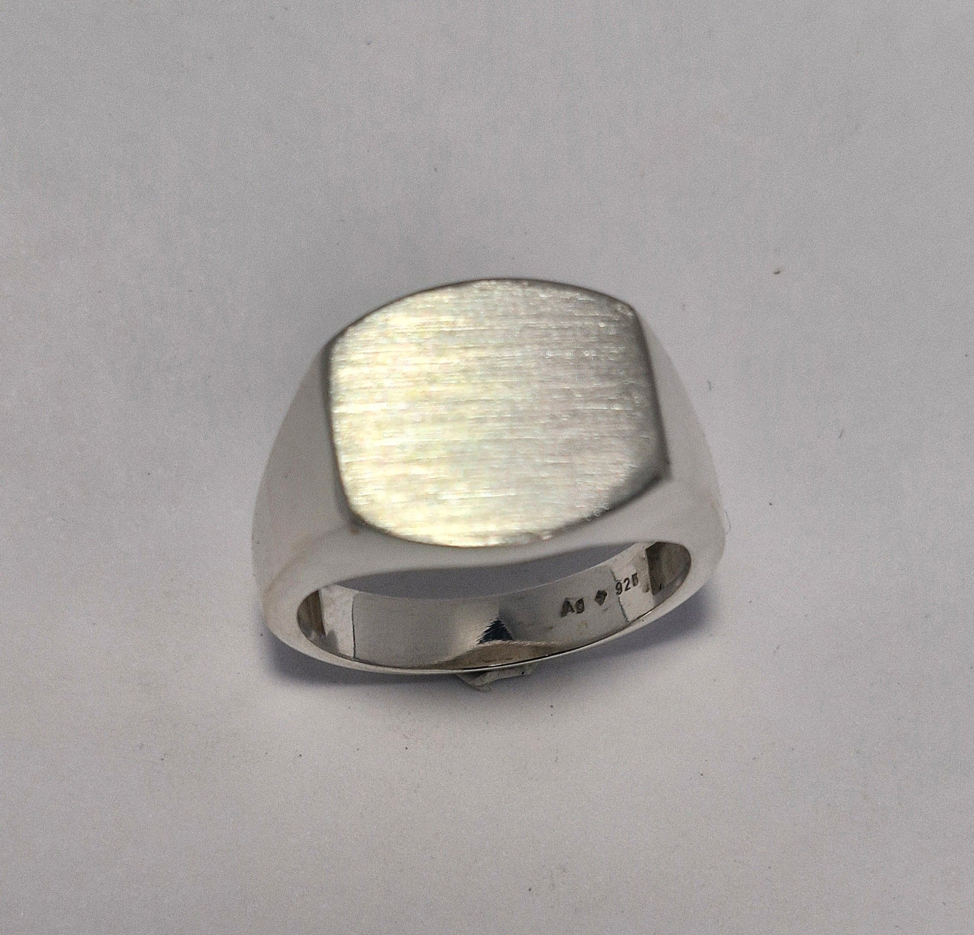 Siegel Ring mit gewünschter Lasergravur (Motive, Symbole, Wappen, ect.) - Jewelry & Gems - Fisher Design