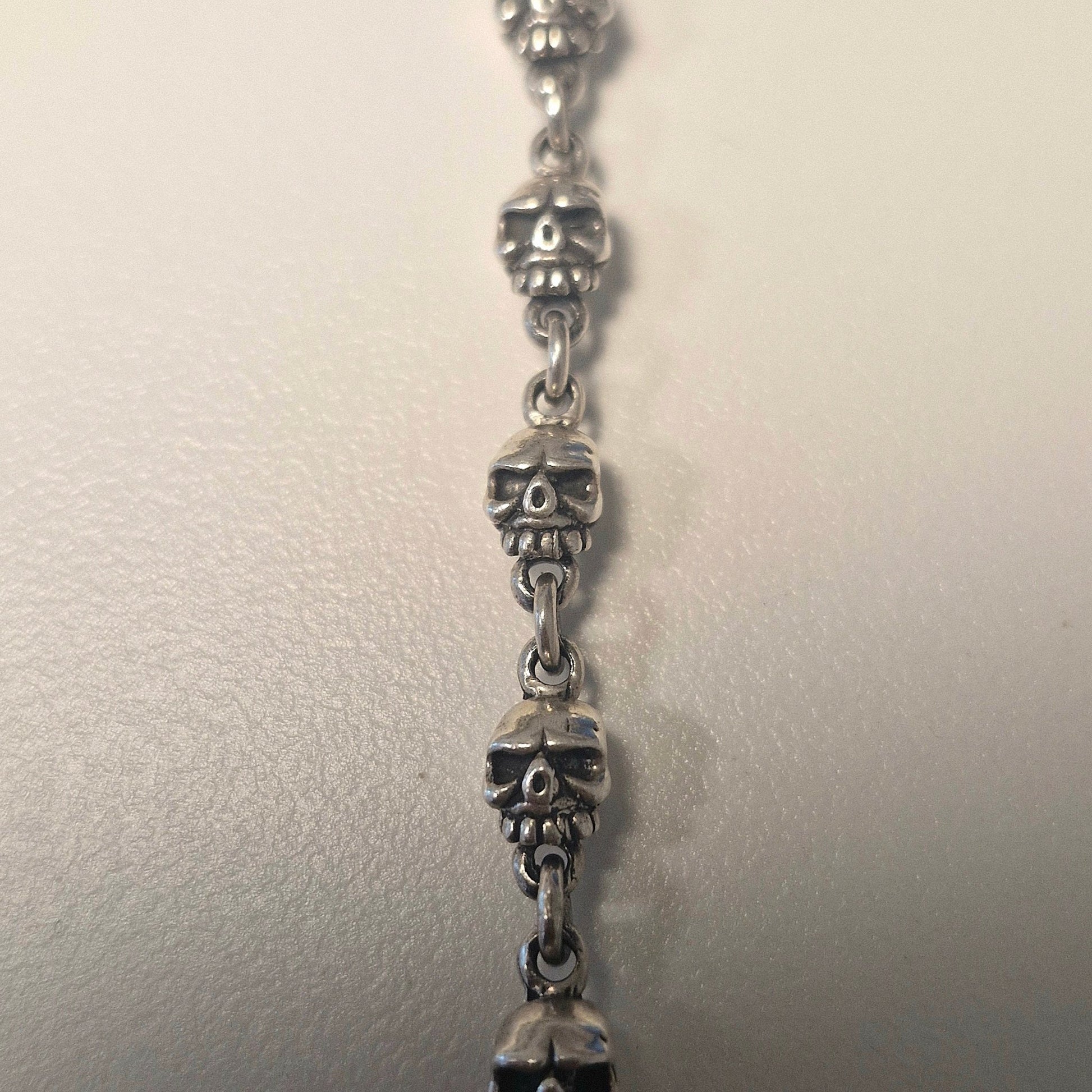 Skull Kette 925 Silber teilgeschwärzt – 51 cm, 49 g, handgefertigt - Jewelry & Gems - Fisher Design