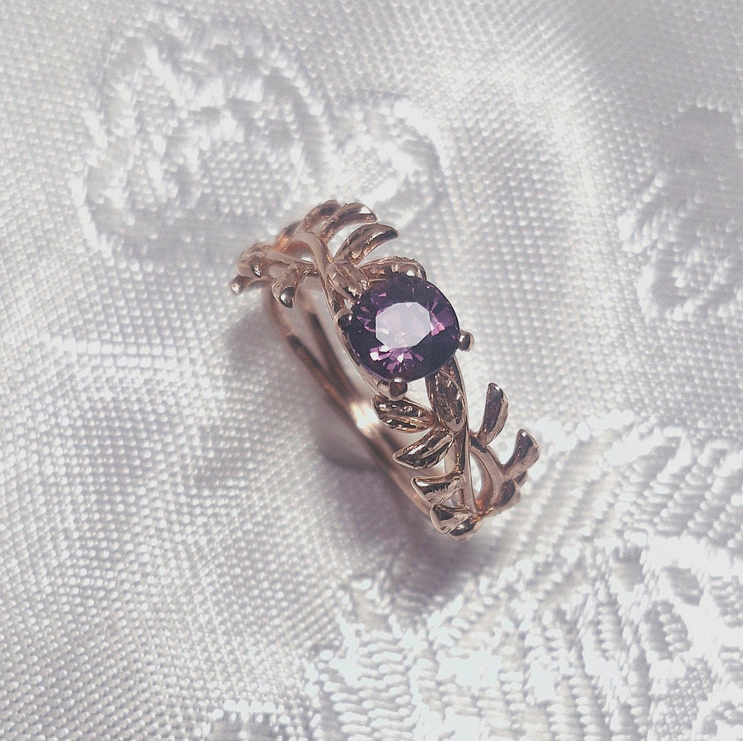 Spinel Ring in Rotgold 750 floral - Jewelry & Gems - Fisher Design