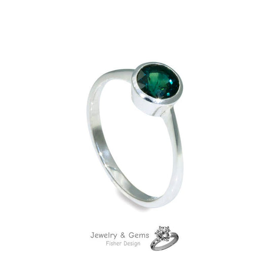 Green-blue sapphire ring