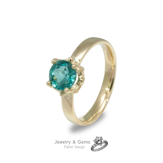 Emerald ring in gold 750